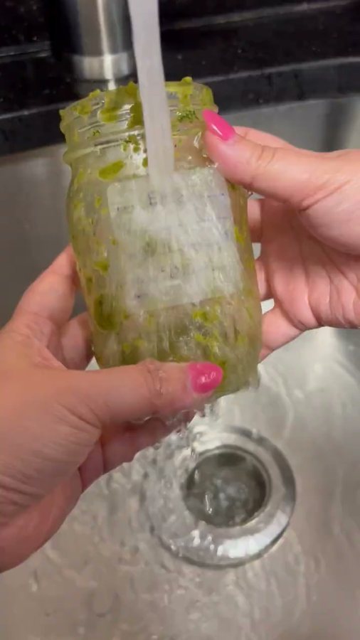 Dissolvable labels washing off a jar
